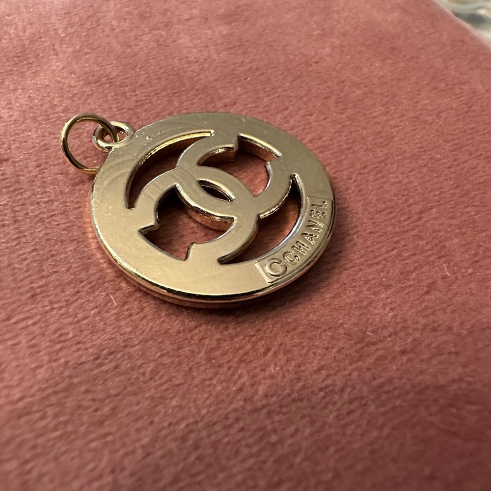 Authentic Chanel charm - Picture 5 of 6
